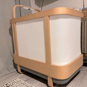 Like new. Cradlewise crib with brand new motor.